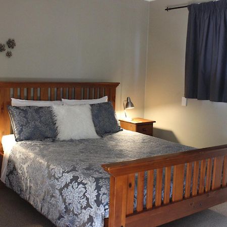 Blue Thistle Cottages Te Anau Ngoại thất bức ảnh