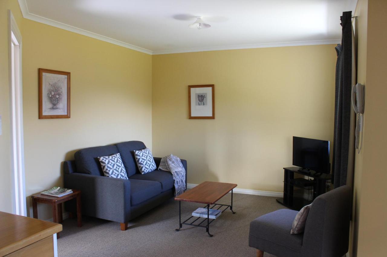 Blue Thistle Cottages Te Anau Ngoại thất bức ảnh