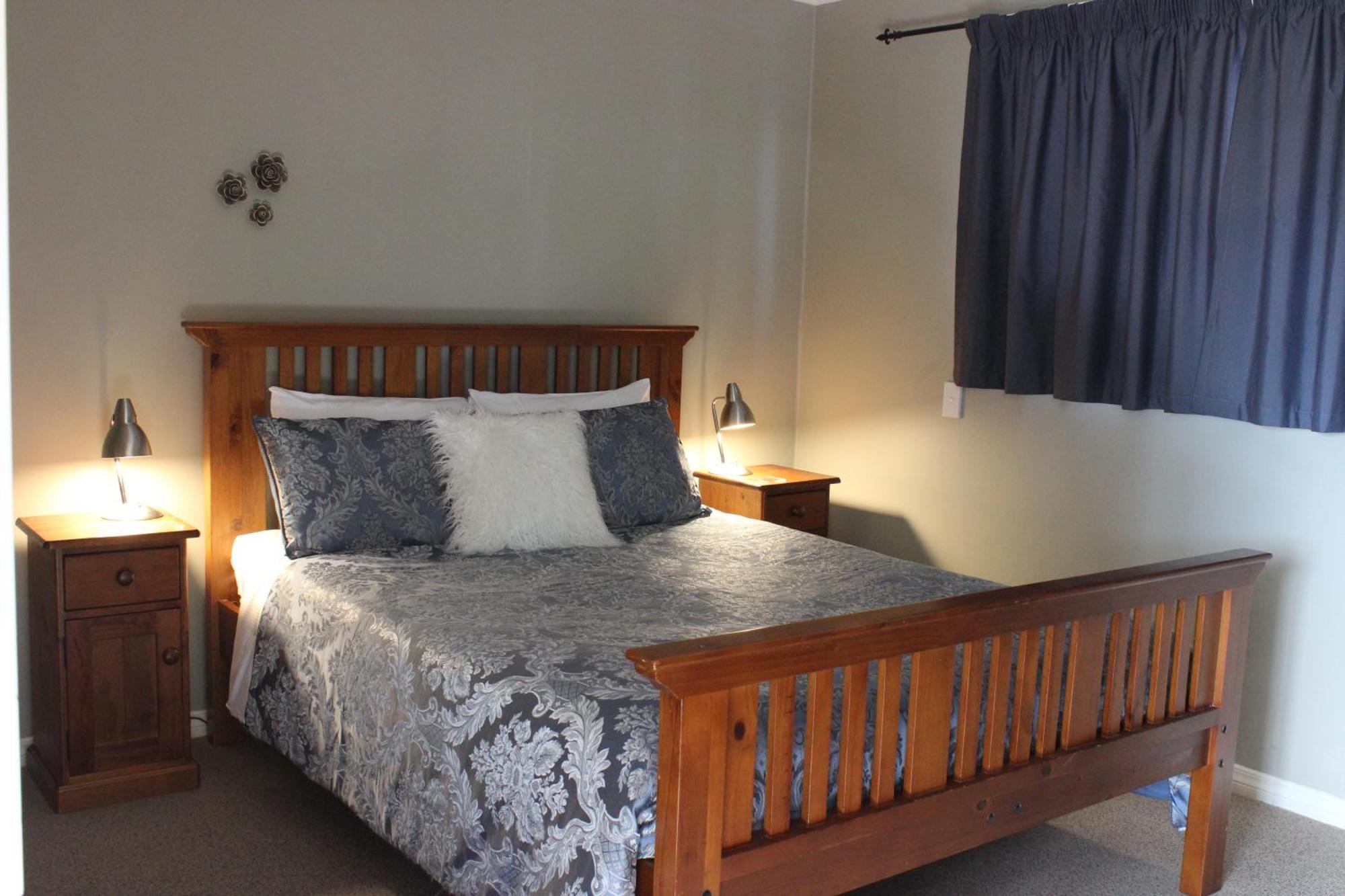 Blue Thistle Cottages Te Anau Ngoại thất bức ảnh