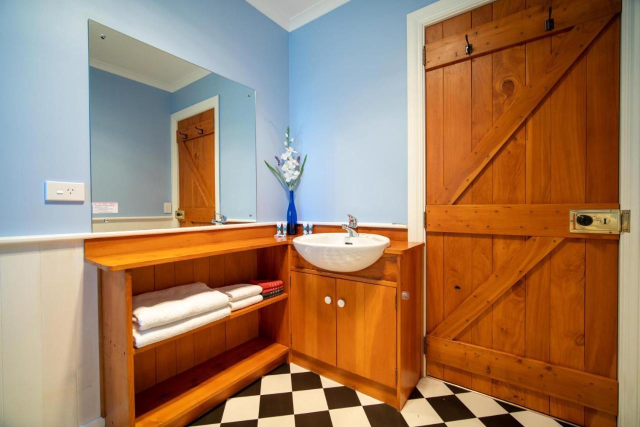 Blue Thistle Cottages Te Anau Ngoại thất bức ảnh