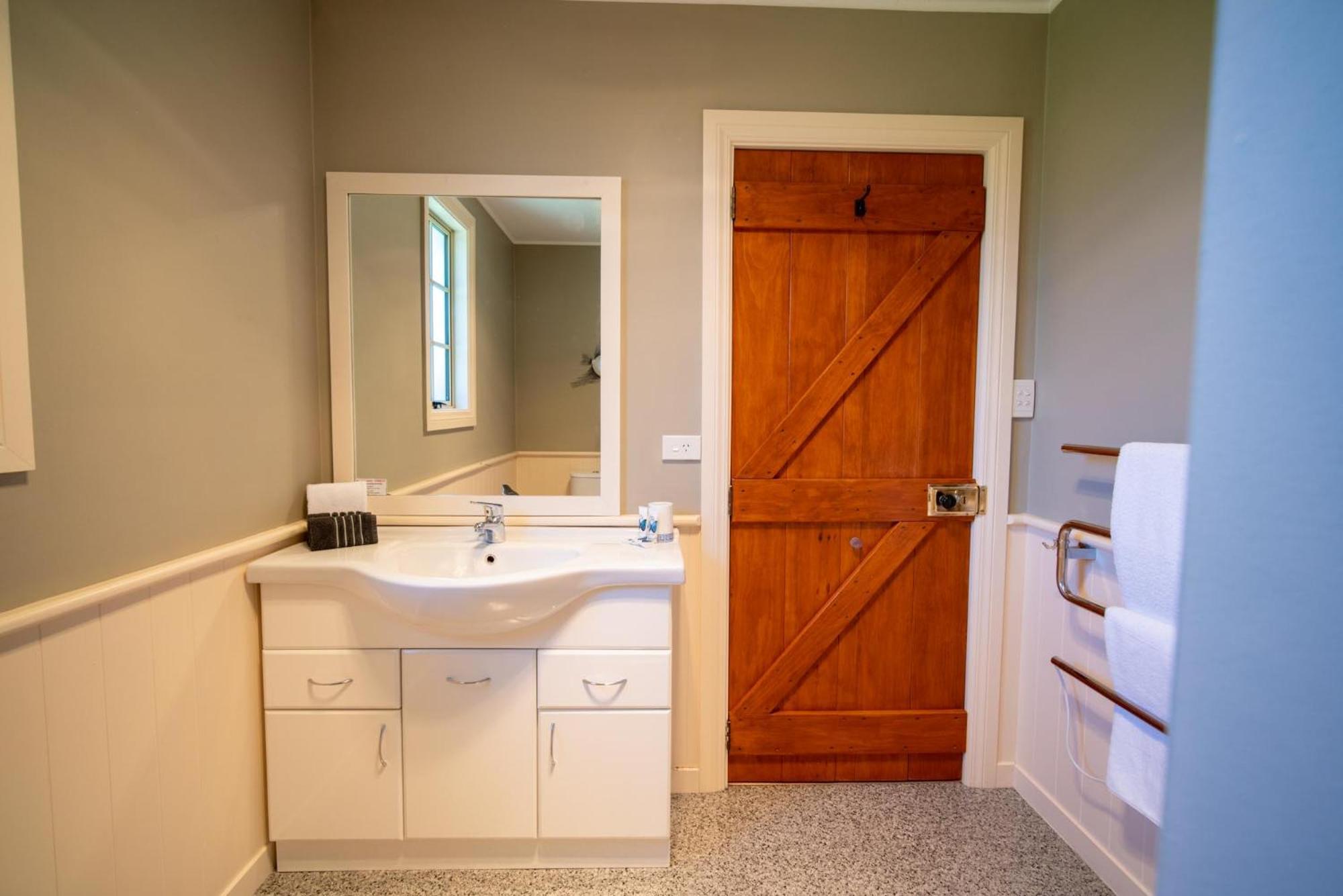 Blue Thistle Cottages Te Anau Phòng bức ảnh