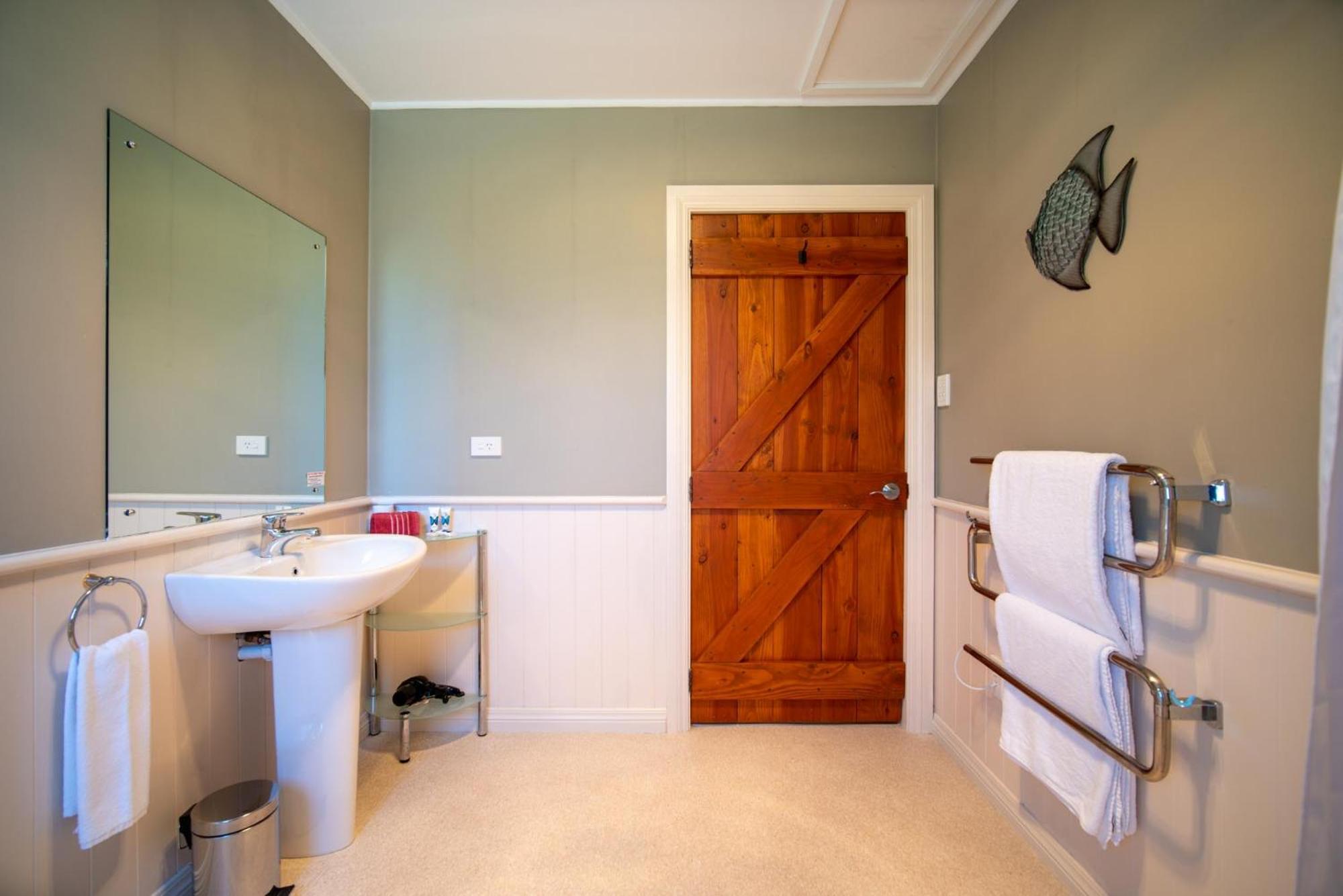 Blue Thistle Cottages Te Anau Phòng bức ảnh